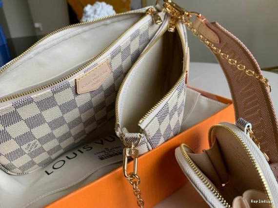 Cheap LOUIS MULTI POCHETTE ACCESSOIRES VUITTON 0822